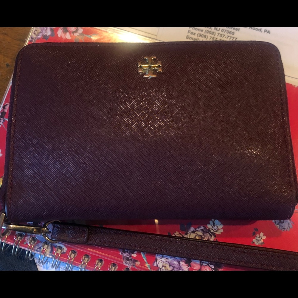 Tory Burch York smartphone wristlet in burgundy
